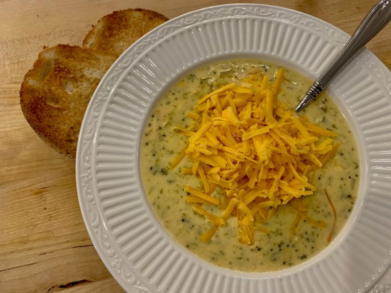 Crockpot Broccoli Cheddar Soup